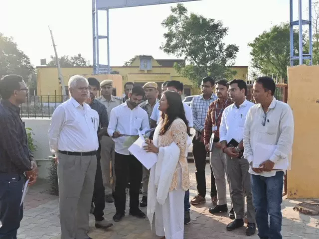 राज्य निर्वाचन आयुक्त राजेश्वर सिंह पहुंचे झुंझुनूं, नवलगढ़ बॉर्डर पर अधिकारियों ने किया स्वागत