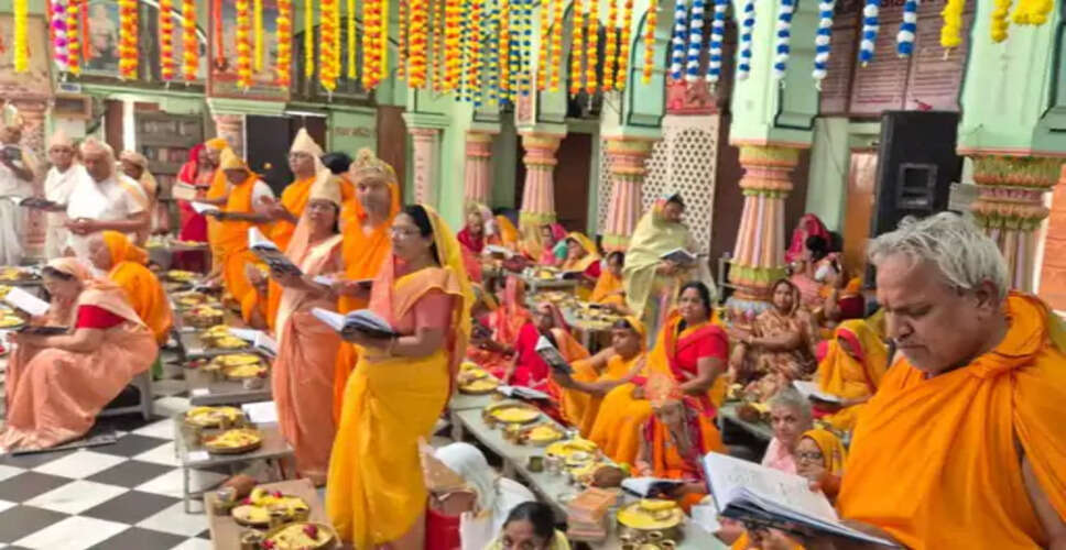 दशलक्षण महापर्व के दूसरे दिन अमीरगंज जैन नसिया में धार्मिक आयोजन, श्रद्धालुओं ने की विधान आराधना