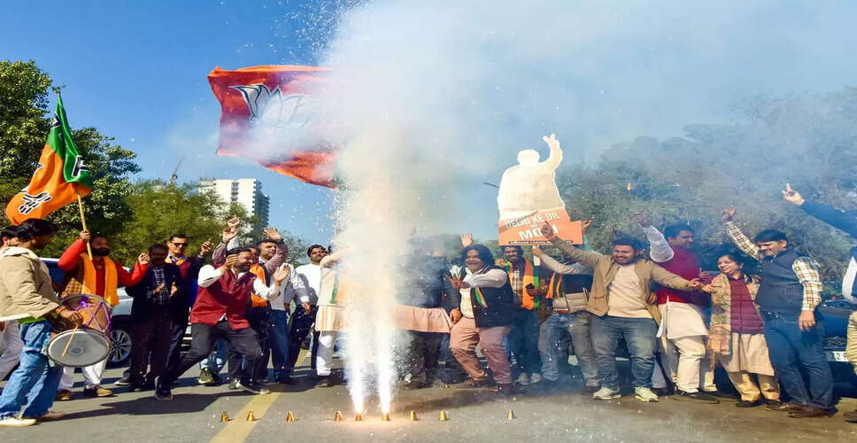 भरतपुर में 'ऑपरेशन सिंदूर' की सफलता पर ख़ुशी की लहर!&nbsp;बीजेपी कार्यालय पर पटाखों की गूंज, देशभक्ति गीतों से गूंजा माहौल