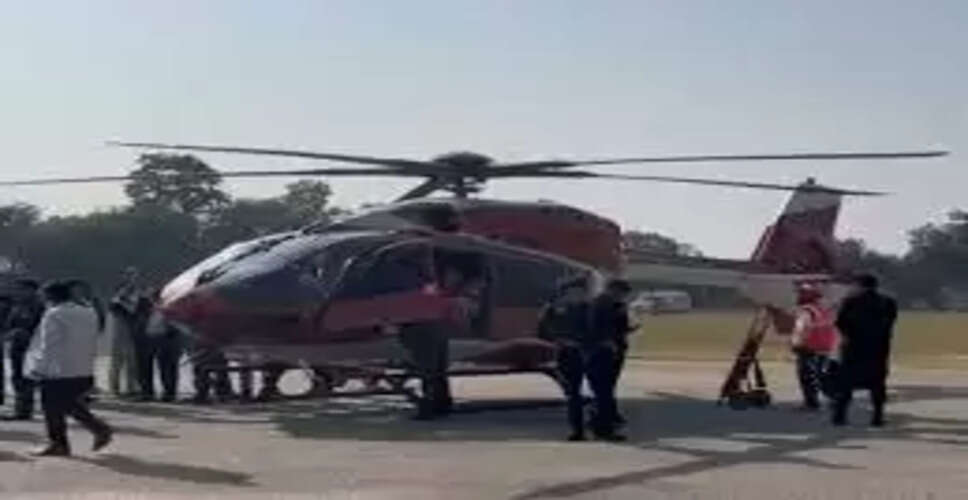 Pratapgarh&nbsp;ग्रामीणों ने कहा- गांव में सड़क नहीं तो हेलीकॉप्टर की सुविधा दी जाए