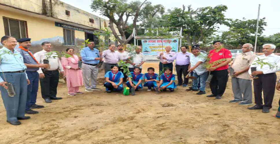 लायंस क्लब भरतपुर ने स्काउट मुख्यालय में लगाए 50 पौधे, पर्यावरण संरक्षण का दिया संदेश