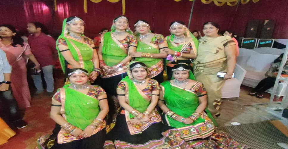 Dholpur में अग्रवाल महिला मंडल ने अग्रसेन जयंती महोत्सव में किया डांडिया व घूमर, युवाओं और बच्चों का डांस कंपटीशन