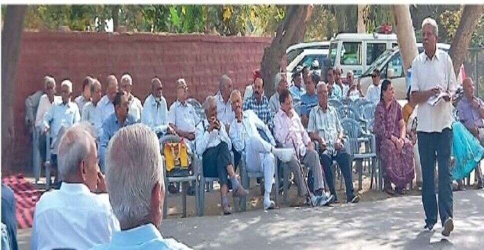 JNVU पेंशनर्स का 9वें दिन भी प्रदर्शन जारी, 4 माह से पेंशन नहीं मिलने पर बढ़ी आर्थिक परेशानी