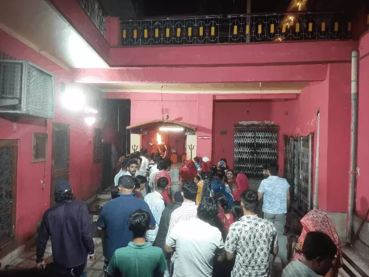 गुप्त नवरात्रि पर मां करणी मंदिर में उमड़ी आस्था: लंबी कतारों में लगे श्रद्धालु, दर्शन के लिए किए गए विशेष इंतजाम