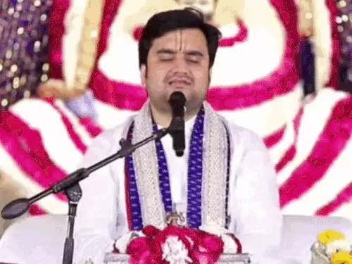 अलवर में इंद्रेश उपाध्याय का प्रवचन, बोले&mdash; ठाकुर जी को सब पता है