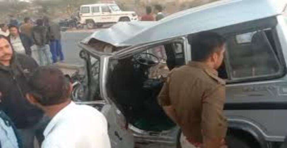 चूरू में भीषण सड़क हादसा: डंपर और बोलेरो की टक्कर के बाद आग लगी, तीन लोग जिंदा जले