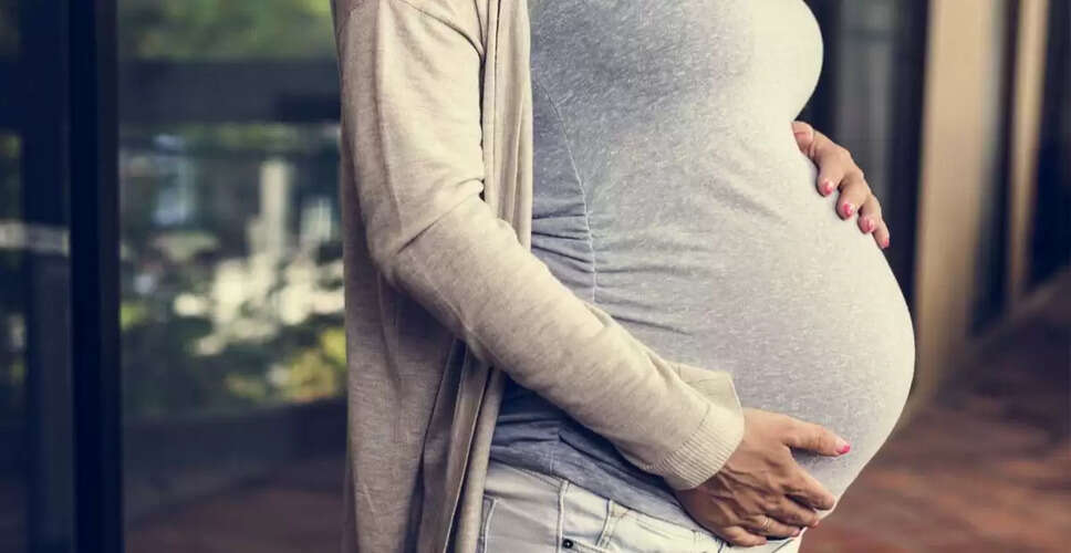 राजस्थान&nbsp;में शर्मसार करने वाला नजारा! अस्पताल के बाहर प्रसव पीड़ा से जूझती रही महिला, सड़क पर दिया बच्चे को जन्म