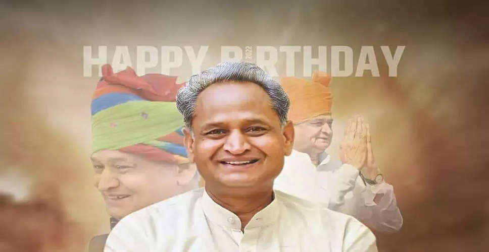 CM Gehlot: जन्मदिन पर सीएम गहलोत ने आदिवासी परिवार के घर खाई लापसी, कहा - यह सिर्फ पारंपरिक पकवान नहीं बल्कि राजस्थान के आतिथ्य भाव की है मिठास