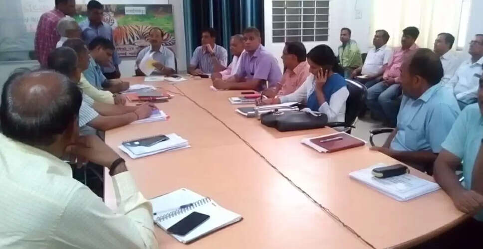 Sawaimadhopur&nbsp;संभागायुक्त का सवाई माधोपुर दौरा, प्रमुख बजट घोषणाओं की समीक्षा कर अधिकारियों को दिए निर्देश