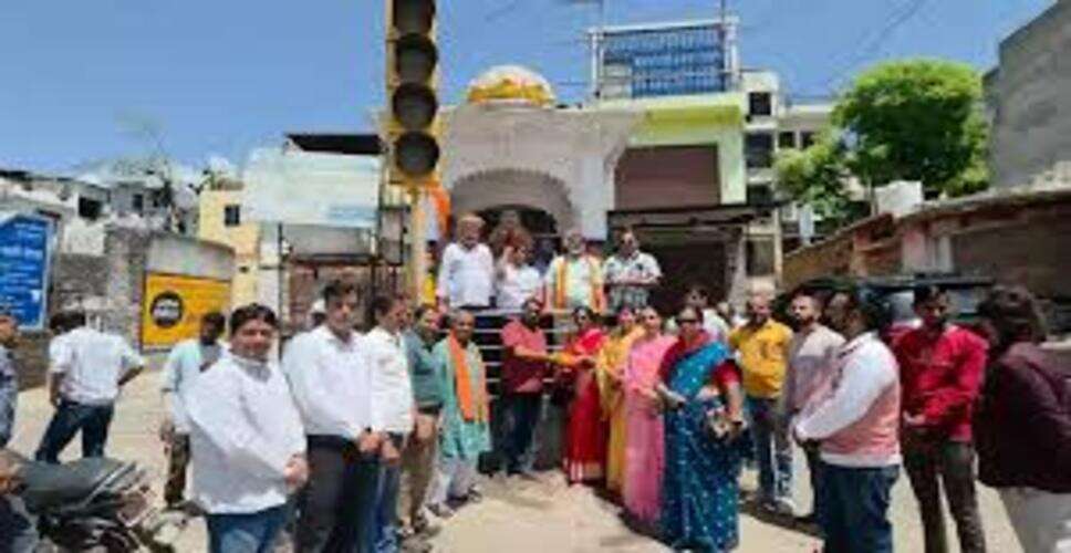 उदयपुर में ऑटो पार्किंग विवाद ने लिया तूल, महिला ड्राइवर और दुकानदार के बीच सड़क पर हंगामा