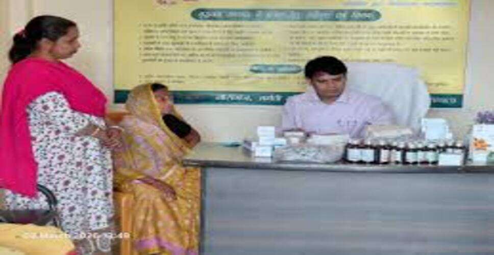 वृद्धाश्रम में शिविर लगाकर बुजुर्गों की जांच, दी गई दवाइयां