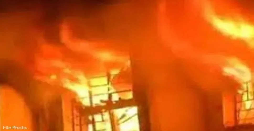 Dausa रायपुर में टेंट के गोदाम में शॉर्ट सर्किट से लगी आग, 5 लाख रु. का नुकसान