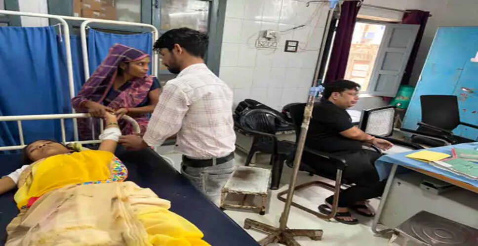 नदबई में स्पीड ब्रेकर पर अनियंत्रित हुई बाइक, दो महिलाएं घायल; ग्रामीणों ने पहुंचाया अस्पताल