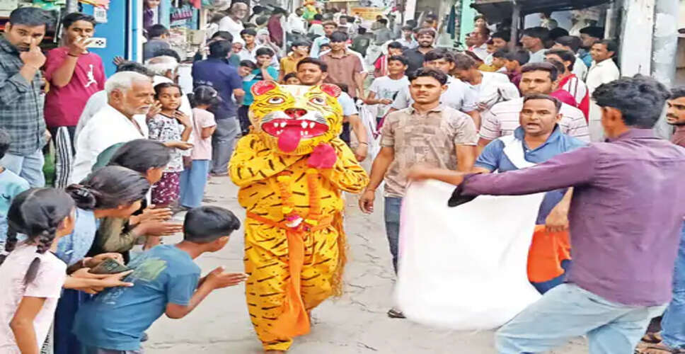 नृसिंह महाराज की भव्य झांकी निकाली गई, श्रद्धालुओं में उत्साह