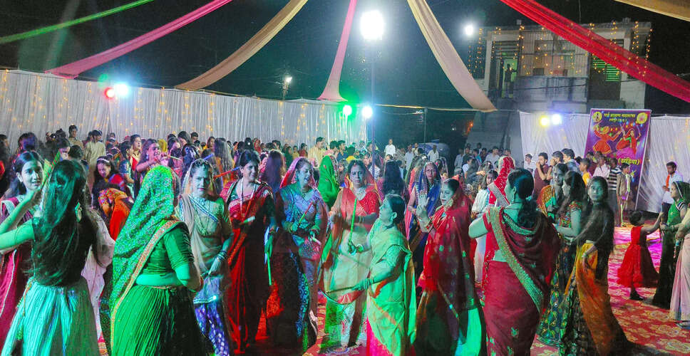 Jaisalmer&nbsp;हर महिला ने पहना 100 तोला सोना, 2500 करोड़ का गरबा