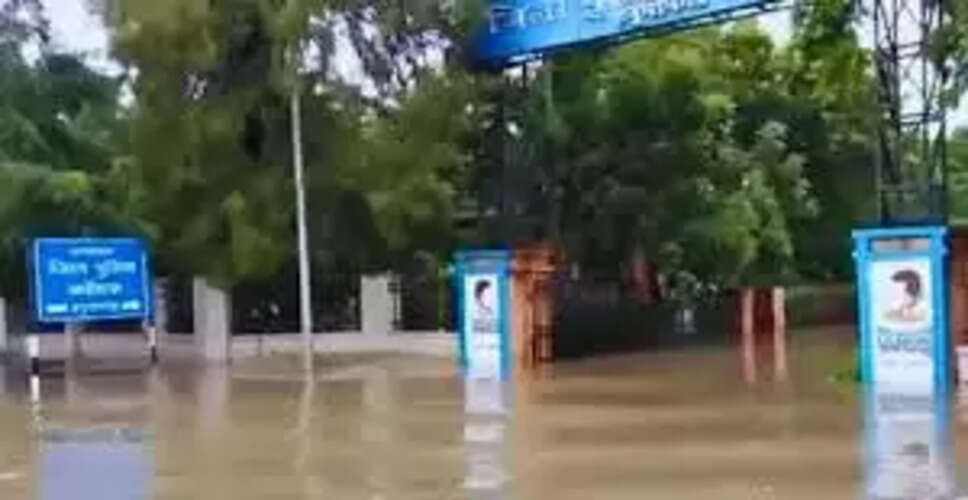 हनुमानगढ़ में मूसलधार बारिश से जनजीवन प्रभावित, सरकारी दफ्तरों में भी जलभराव