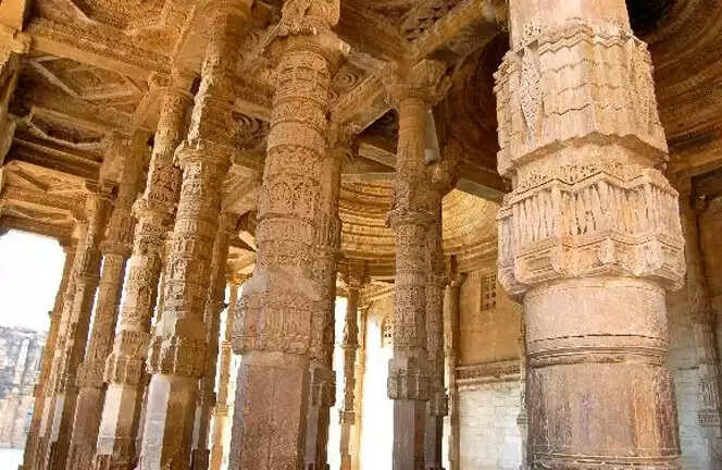 Adhai Din Ka Jhonpra: राजस्थान के साथ-साथ देश की सबसे प्राचीन मस्जिदों में शामिल 'अढ़ाई दिन का झोपड़ा' को बनाने के पीछे क्या है कहानी? आइए जानते है यहां विस्तार से