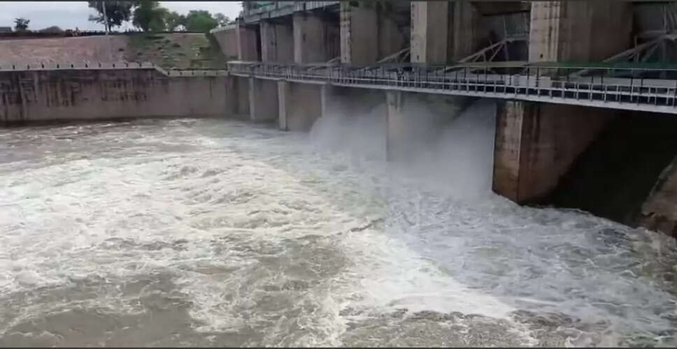 राजस्थान के करौली में जल संकट नहीं अब बाढ़ का डर, पांचना डेम से पानी छोड़े जाने के बाद गंभीर नदी बनी खतरे की घंटी