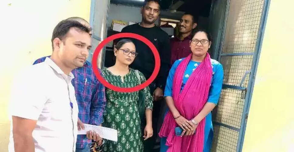 Rajasthan Breaking News: उदयपुर में एसीबी ने महिला पटवारी को किया ट्रैप, 5 हजार रूपए की रिश्वत लेते गिरफ्तार