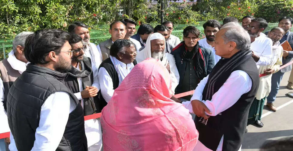 Nasir-Junaid Murder Case: सीएम गहलोत पहुंचे भरतपुर, मृतक नासिर&mdash;जुनैद के परिजनों से मुलाकात कर ली घटना की जानकारी