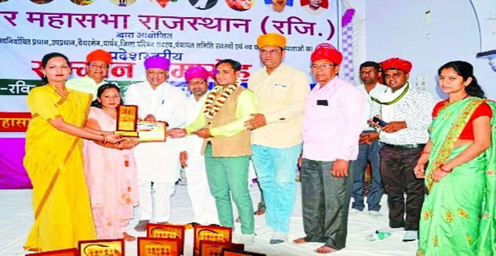 Sikar में जनप्रतिनिधियों व समाजसेवी का सम्मान किया गया 