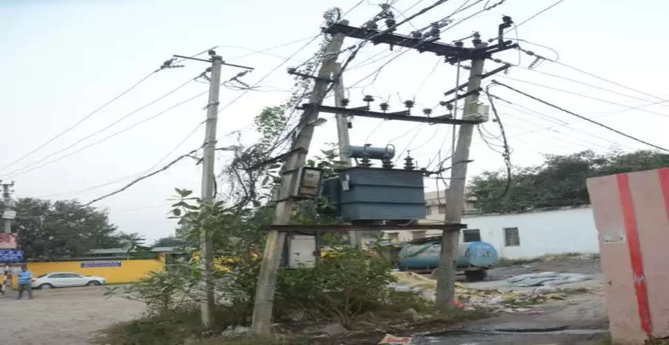 Sawaimadhopur के मैरिज गार्डन में बिजली कनेक्शन का खुला तार जाल दे रहा है हादसों को न्यौता 