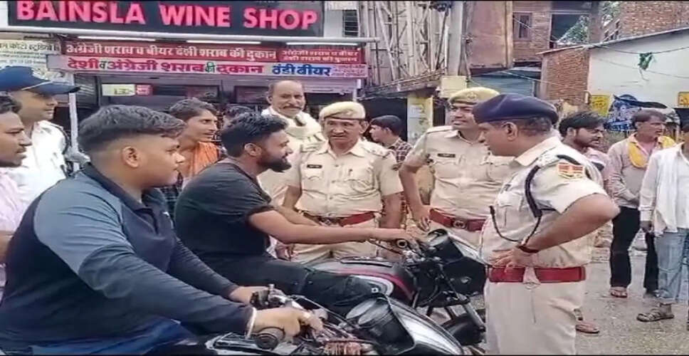 Karoli&nbsp;नए वर्ष का नया संकल्प, बिना हेलमेट नहीं दौड़ाएंगे दोपहिया वाहन