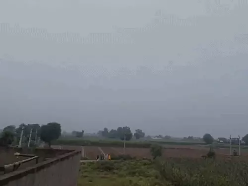 अलवर में बारिश का दौर जारी, तीसरे दिन भी छाए घने बादल; तापमान गिरने से मौसम हुआ सुहावना
