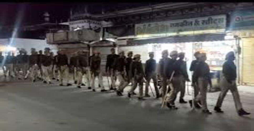 टोंक पुलिस ने ईद और होली की तैयारियों के तहत फ्लैग मार्च और पैदल मार्च किया