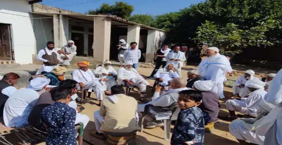 Alwar कब्रिस्तान मामले से नाराज मेव समाज गांव-गांव जाकर दे रहा बड़े विरोध का संकेत