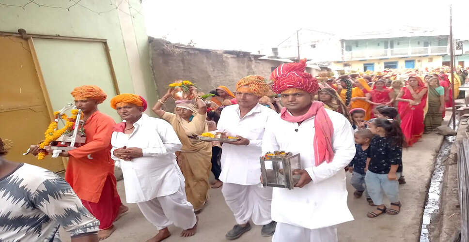 Sirohi में बाबा रामदेव मंदिर की तीन दिवसीय प्राण प्रतिष्ठा महोत्सव का हुआ शुभारंभ, निकाली शोभायात्रा