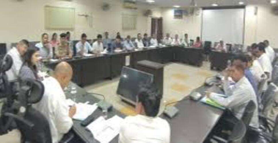 दौसा में एलपीजी किल्लत के बीच कलेक्टर का औचक निरीक्षण, गैस एजेंसी की वितरण व्यवस्था की जांच