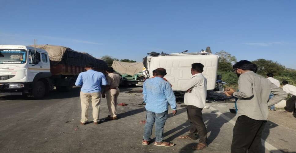 कांडला हाईवे पर दर्दनाक हादसा, ड्राइवर के गले से आर-पार हुआ सरिया, मौके पर मौत