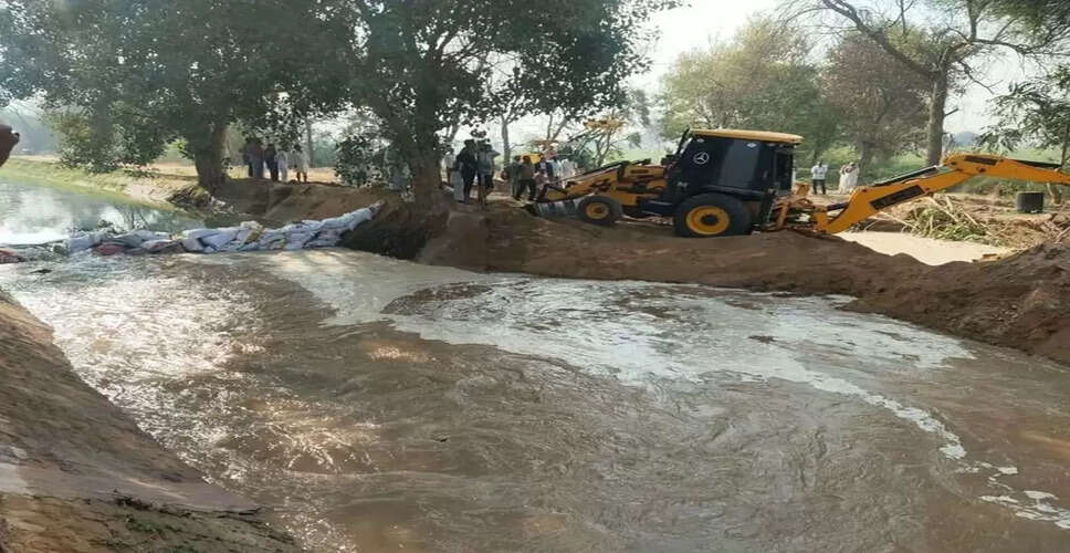 Hanumangarh में चक पांच डीपीएन के पास टूटी नेठराना वितरिका