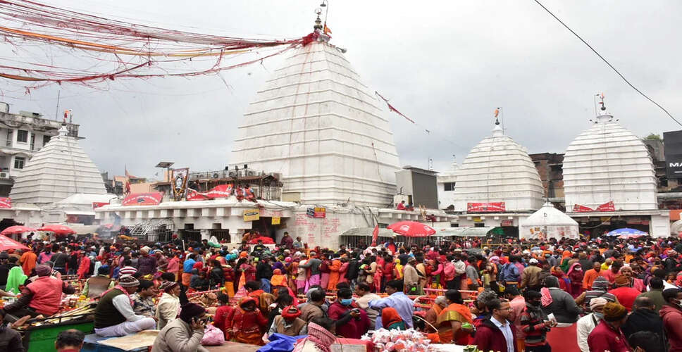Jaisalmer में पूर्व महारावल ने लक्ष्मीनाथ मंदिर में खेली होली, होली खेलने से पहले महारावल ने लगाया भगवान को तिलक
