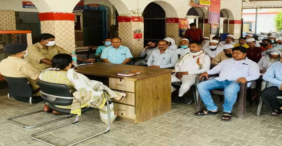 Karoli&nbsp;त्योहारों को लेकर शांति समिति की बैठक में सभी से भाईचारा बनाए रखने की अपील की गयी&nbsp;