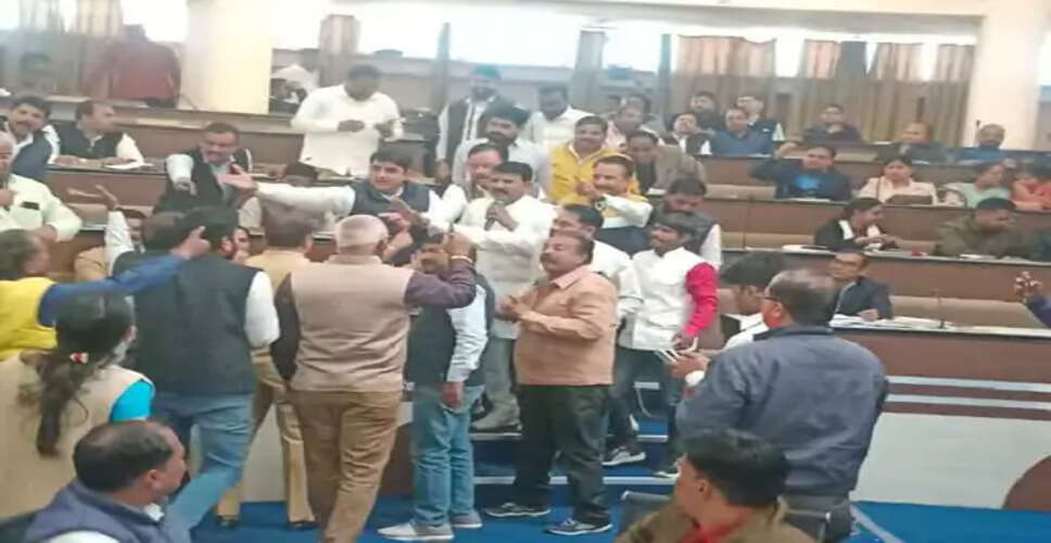 Rajasthan Breaking News: कोटा नगर निगम की बैठक में जमकर हंगामा, कांग्रेस और बीजेपी के पार्षद आपस में भिड़े