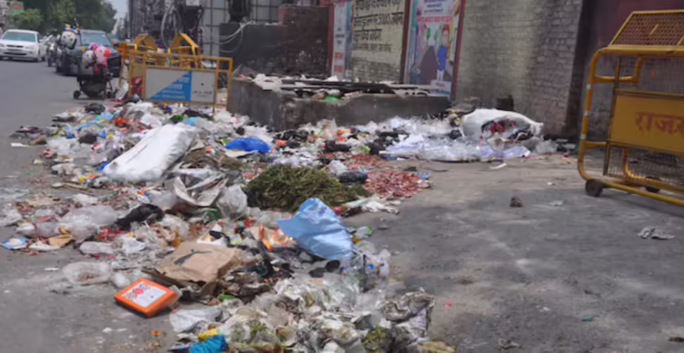 Karoli&nbsp;तीसरे दिन भी 300 सफाईकर्मी हड़ताल पर, शहर से नहीं उठा कचरा