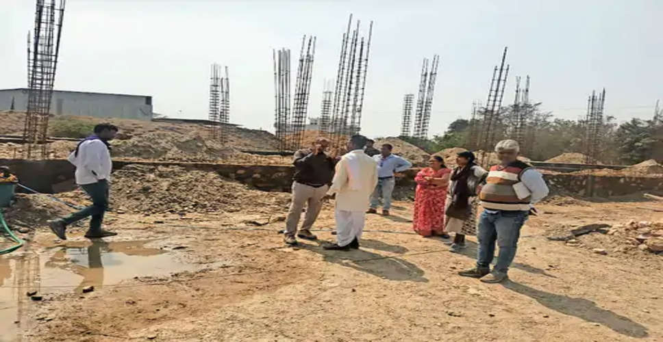 Bhilwara इंजीनियर ने घटिया निर्माण पर ठेकेदार को फटकार लगाई