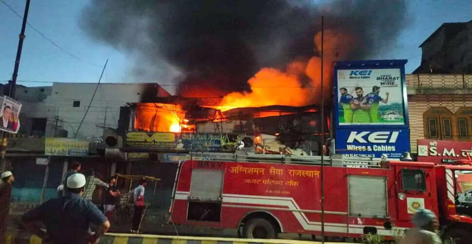 टोंक में इलेक्ट्रॉनिक गोदाम में भीषण आग, 50 लाख से अधिक का सामान जला