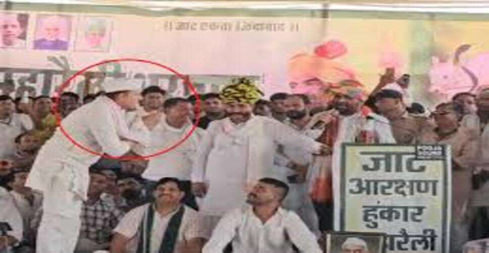 भरतपुर में सियासी मंच पर हंगामा, हनुमान बेनीवाल के बयान से नाराज विधायक मंच छोड़कर गए