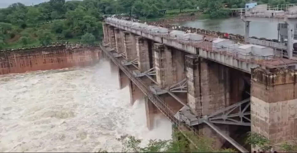 Karoli&nbsp;पांचना बांध के अब दो गेटों से पानी की निकासी, ओवरफ्लो&nbsp;