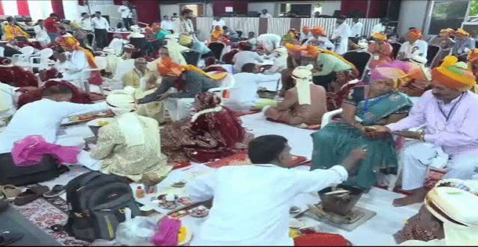 बैसाखी और कृत्रिम पैर के सहारे जिंदगी जीने वाले 50 जोड़ों ने लिए सात फेरे, उदयपुर में हुआ अनोखा सामूहिक विवाह