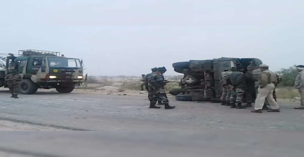 Jaisalmer में गाय को बचाने के प्रयास में एक सेना के जवानो से भरा ट्रक पलटा, दो जवान हुए घायल&nbsp;