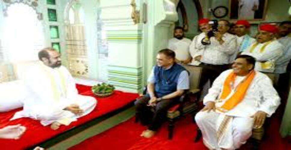 नाथद्वारा पहुंचे मुख्य सचिव वी. श्रीनिवास, श्रीनाथजी के दर्शन कर व्यवस्थाओं का लिया जायजा