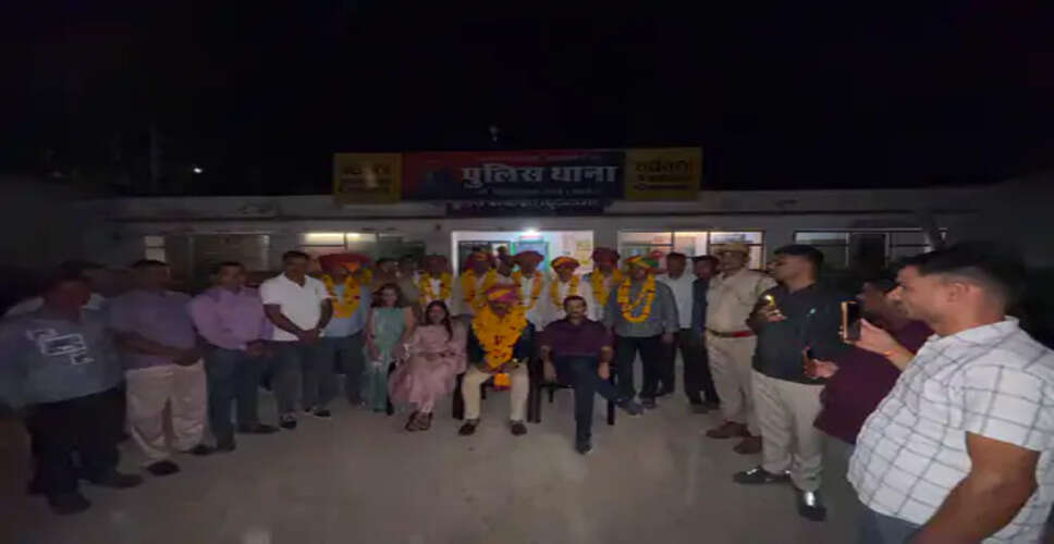 अराई थाने में भावुक विदाई समारोह, थानाधिकारी सहित 16 पुलिसकर्मियों के तबादले पर साथियों ने किया सम्मान