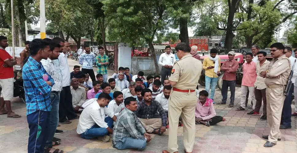 Hanumangarh&nbsp;में युवती से छेड़खानी करने वाले आरोपियों को गिरफ्तार करने की ग्रामीणों ने की मांग&nbsp;