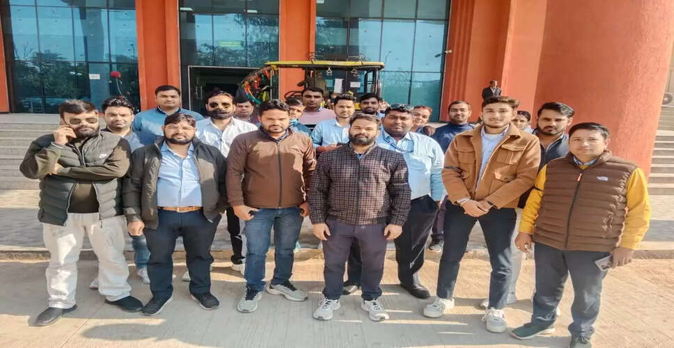 मेरिट बोनस आधारित स्थायी भर्ती की मांग, नर्सेज और पैरामेडिकल कर्मियों का विरोध प्रदर्शन