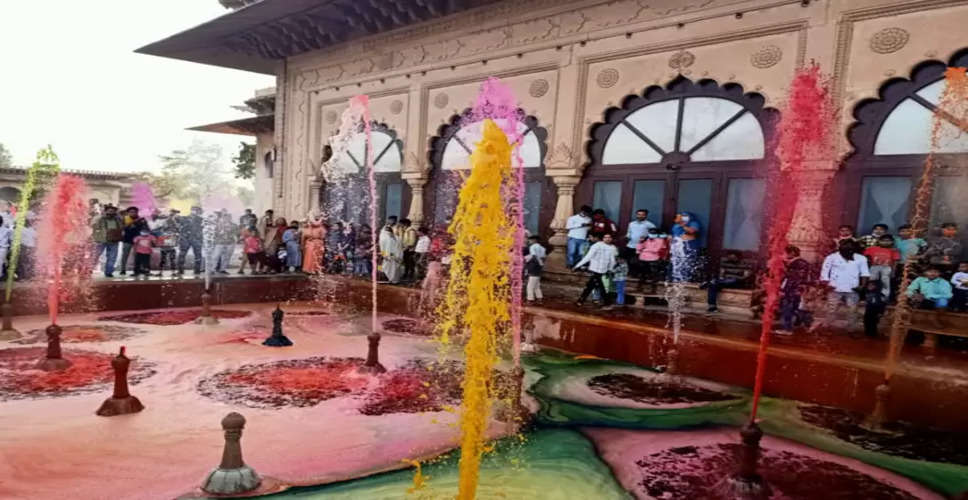 Bharatpur जल महलों में बिखरे रंग-बिरंगे फव्वारों ने लोगों के मन को किया प्रसन्न, खूब लीं सेल्फी 
