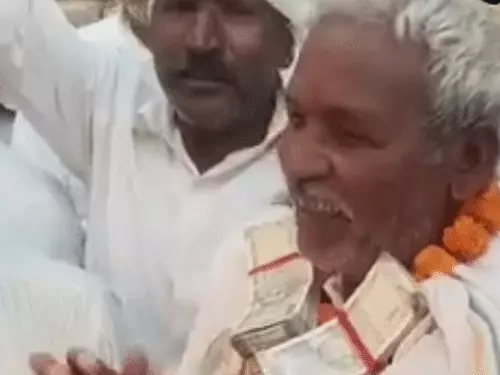 चुनाव हारे सरपंच प्रत्याशी के परिवार की मदद को आगे आया पूरा गांव, बीकानेर की मिसाल ने जीता दिल